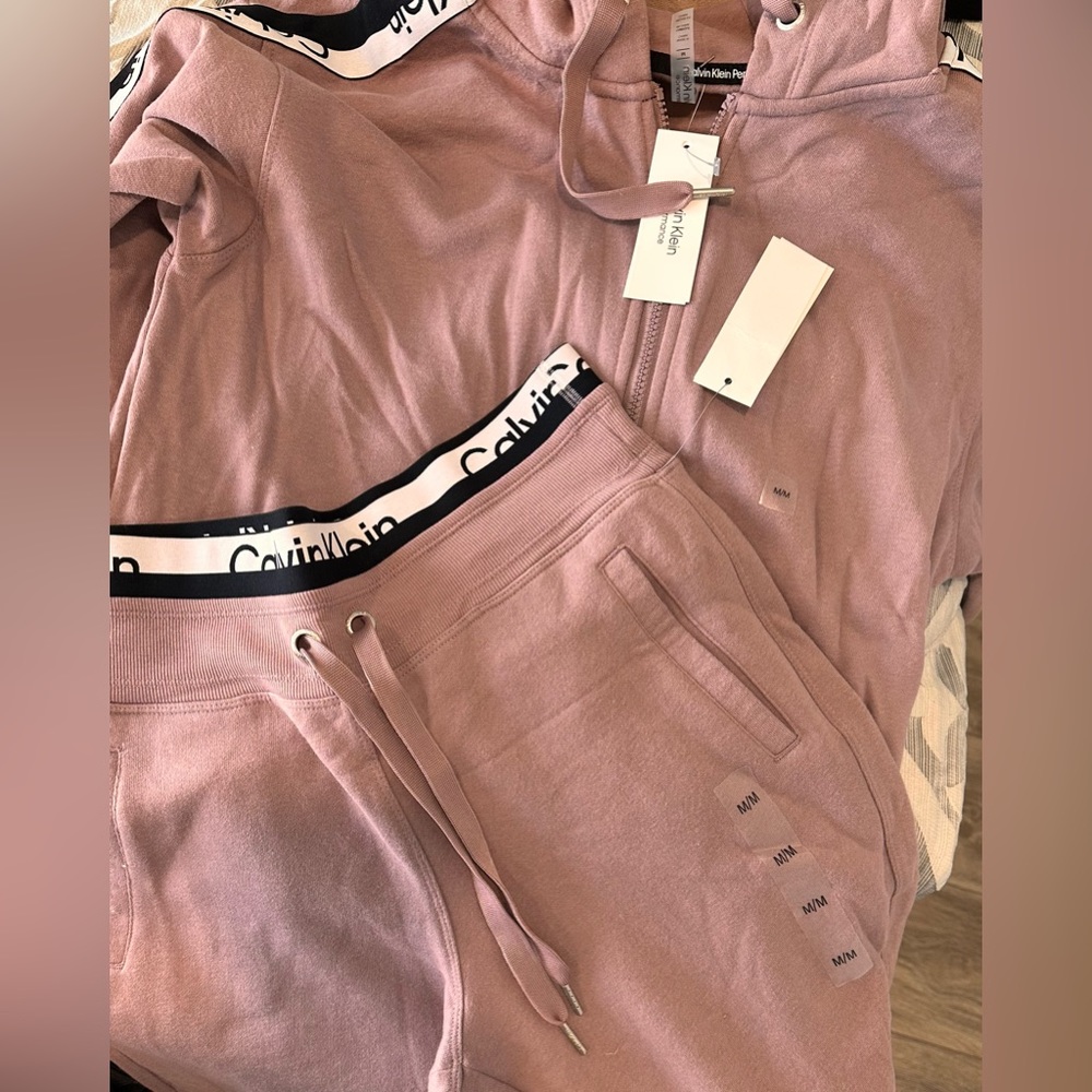 Calvin klein brand new sweatsuit never worn size medium